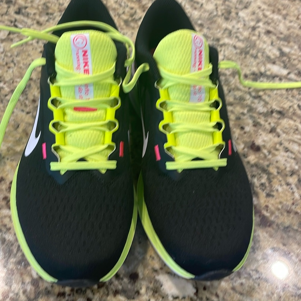 Nike winflo running shoes